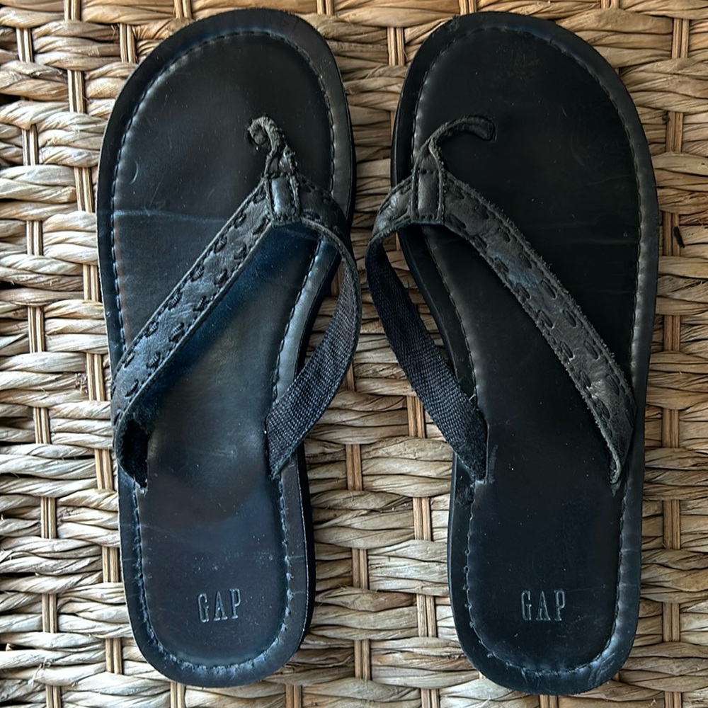GAP Black Leather Flip Flop